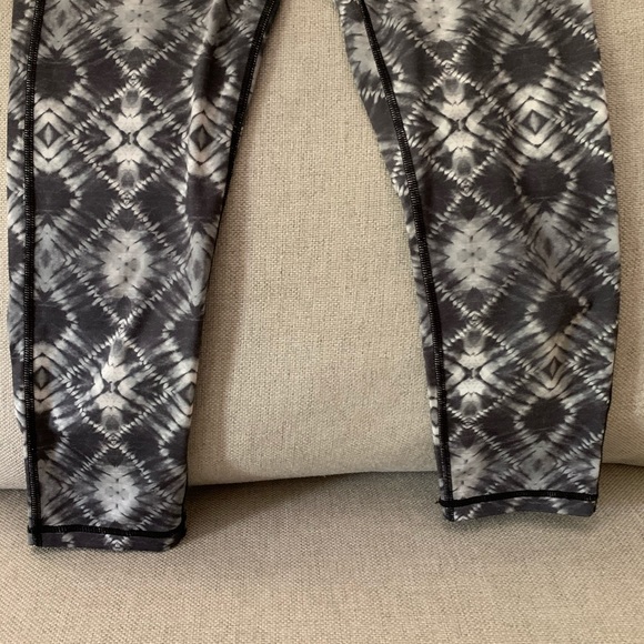 inner spirit capris leggings - Picture 3 of 4